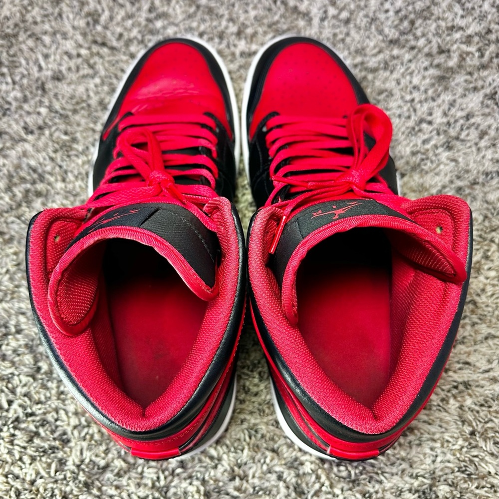 AIR JORDAN 1 MID REVERSE BRED MEN’S SIZE 13 BLACK RED DQ8426 060 RETRO SNEAKERS - Picture 7 of 9